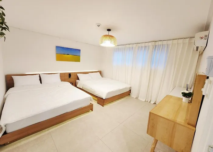 Gangnam & Sinnonhyeon Beauty Shopping 3br 4 Queen Beds Max 8
