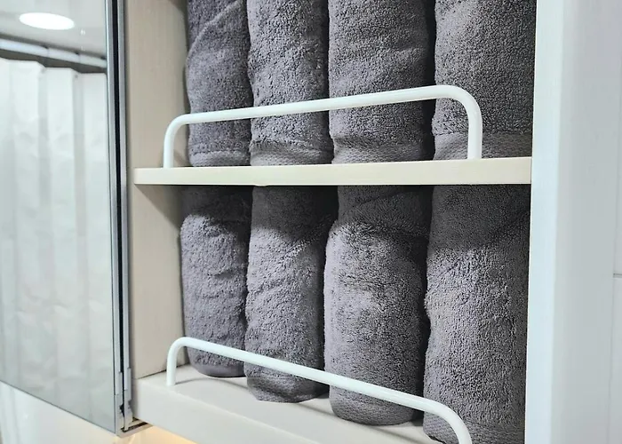 Gangnam & Sinnonhyeon Beauty Shopping 3br 4 Queen Beds Max 8 * Seoel