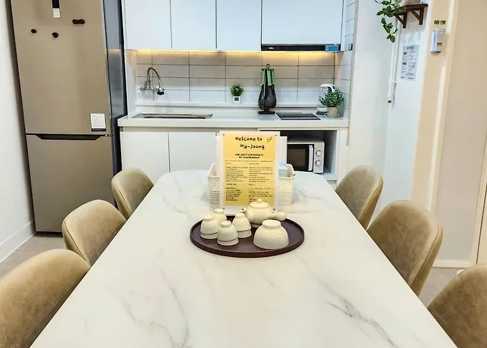 Gangnam & Sinnonhyeon Beauty Shopping 3br 4 Queen Beds Max 8 Appartement