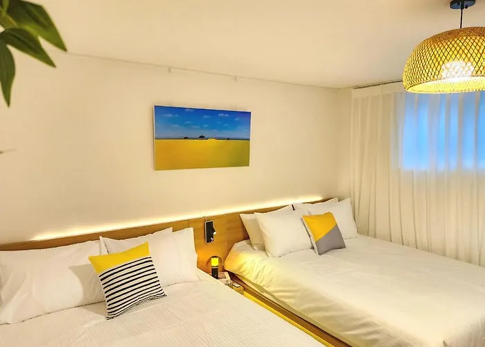Appartement Gangnam & Sinnonhyeon Beauty Shopping 3br 4 Queen Beds Max 8 Seoel