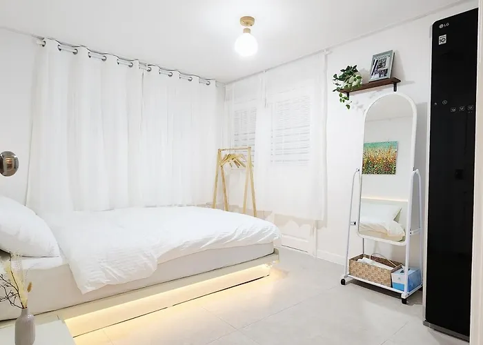 Gangnam & Sinnonhyeon Beauty Shopping 3br 4 Queen Beds Max 8 *