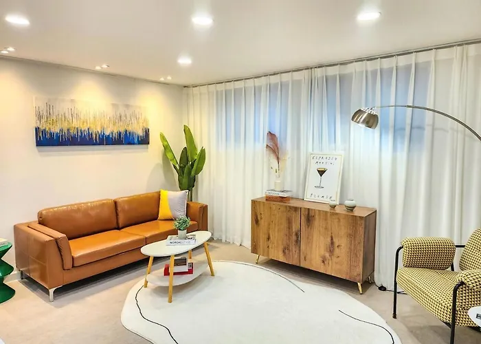 Gangnam & Sinnonhyeon Beauty Shopping 3br 4 Queen Beds Max 8 * Seoel
