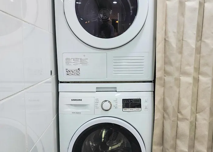 Gangnam & Sinnonhyeon Beauty Shopping 3br 4 Queen Beds Max 8 Seoel